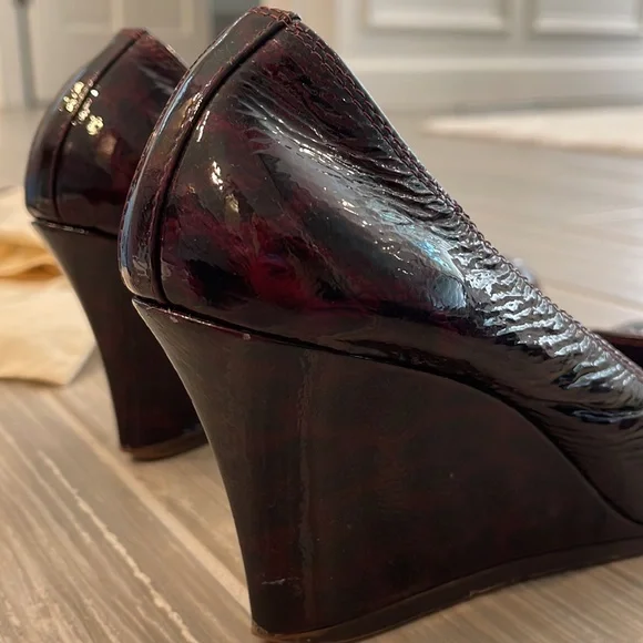 Lanvin burgundy patent wedge ballet shoes, size 38 (8 us) - Picture 5 of 8
